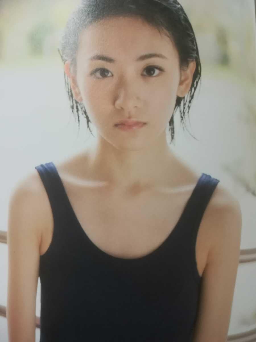 Amazon.co.jp: 生駒里奈（46）写真集「君の足跡」 本人直筆